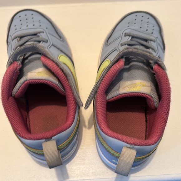 Nikes - Picture 6 of 6